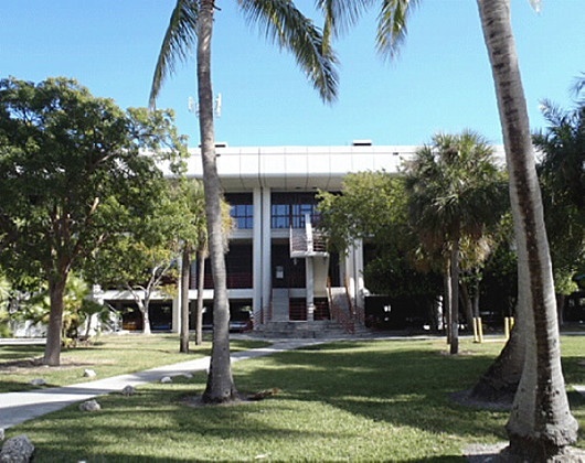 詹姆斯库克大学