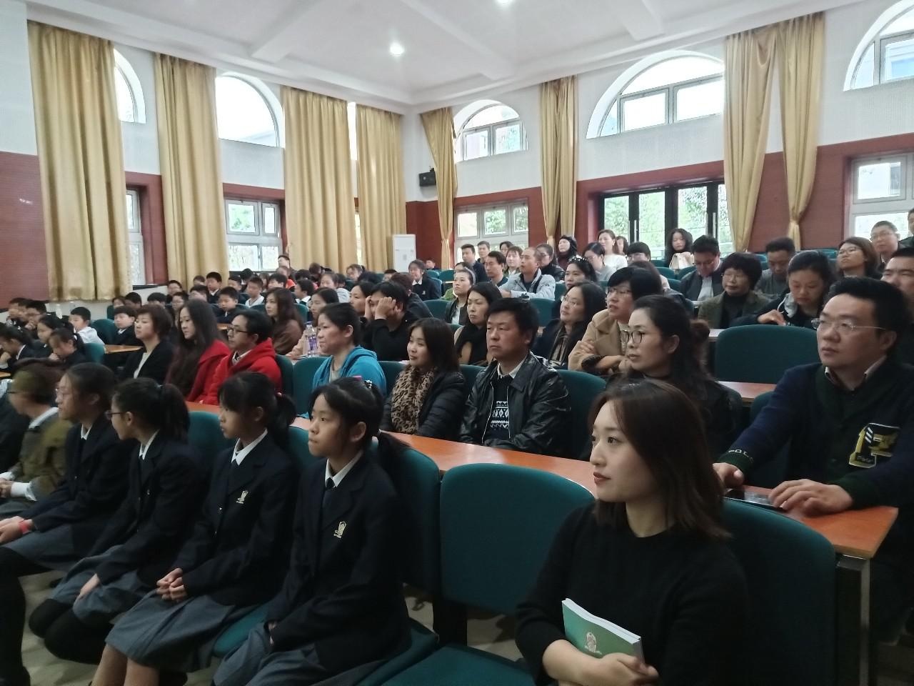 上海枫叶国际学校六年级“枫叶有你初长成”家长会.jpg