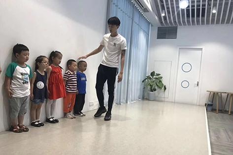 正确且优美的站姿