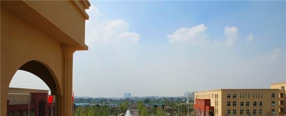 鹤壁机电信息工程学校