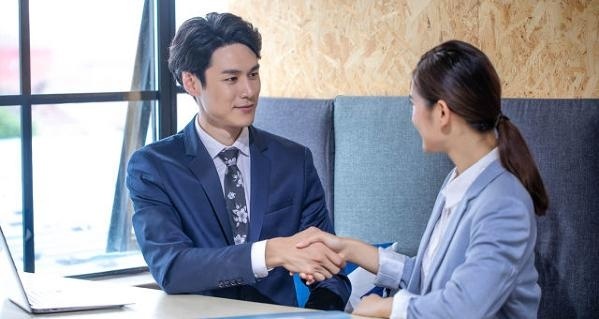 如何跟顾客寒暄