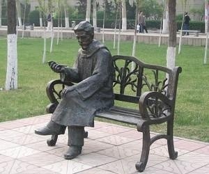 闻一多雕像