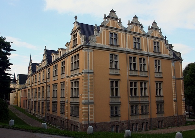 瓦乌布日赫国立高等职业学校