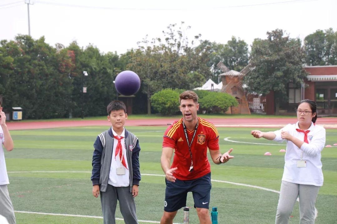 上海新纪元双语学校体育课.jpg