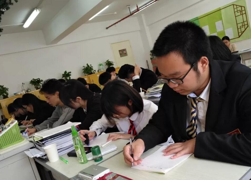 上海金苹果双语学校国际部雅思集训.jpg