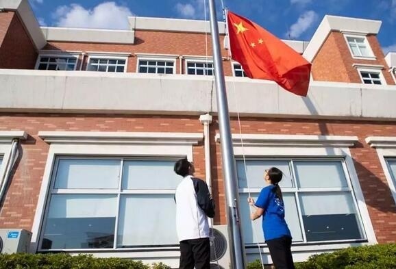 运动会升旗现场.jpg