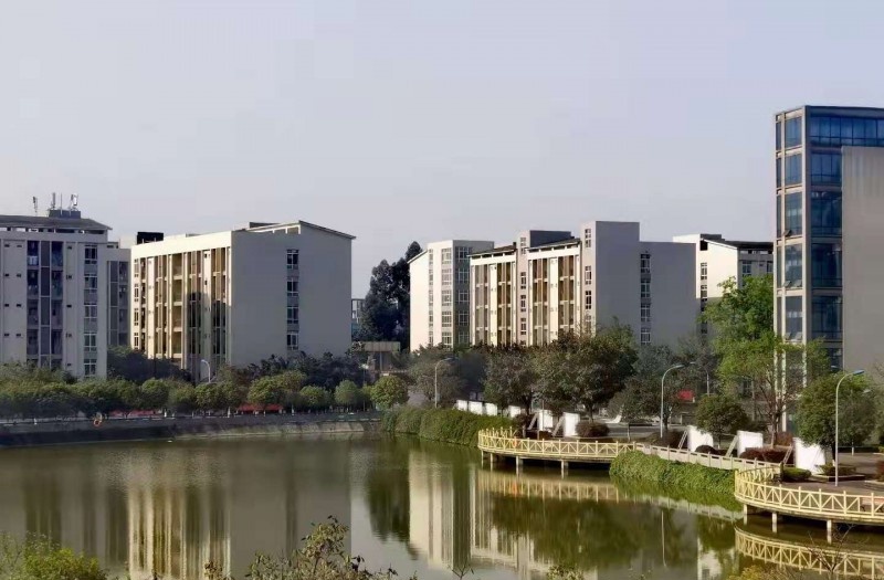 南充潆溪高级职业中学