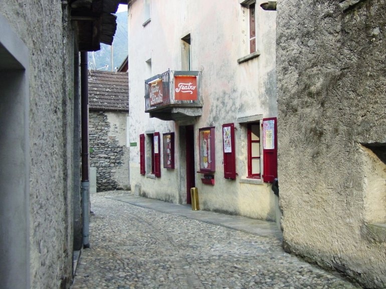 瑞士意大利语区高等专业学院迪米特里戏曲学院