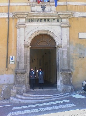 拉奎拉大学