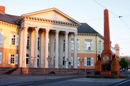 卡爾斯魯厄工程與經濟學院