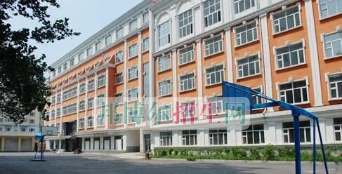 哈尔滨现代医护卫生学校