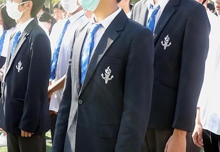 校服.jpg