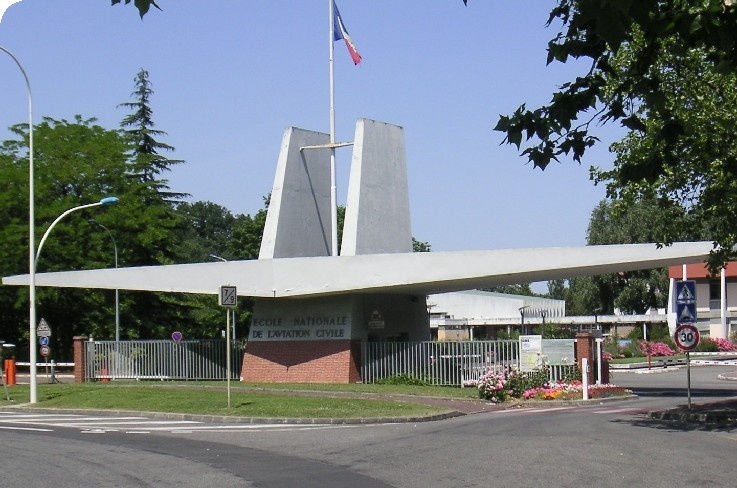 国立民用航空学校