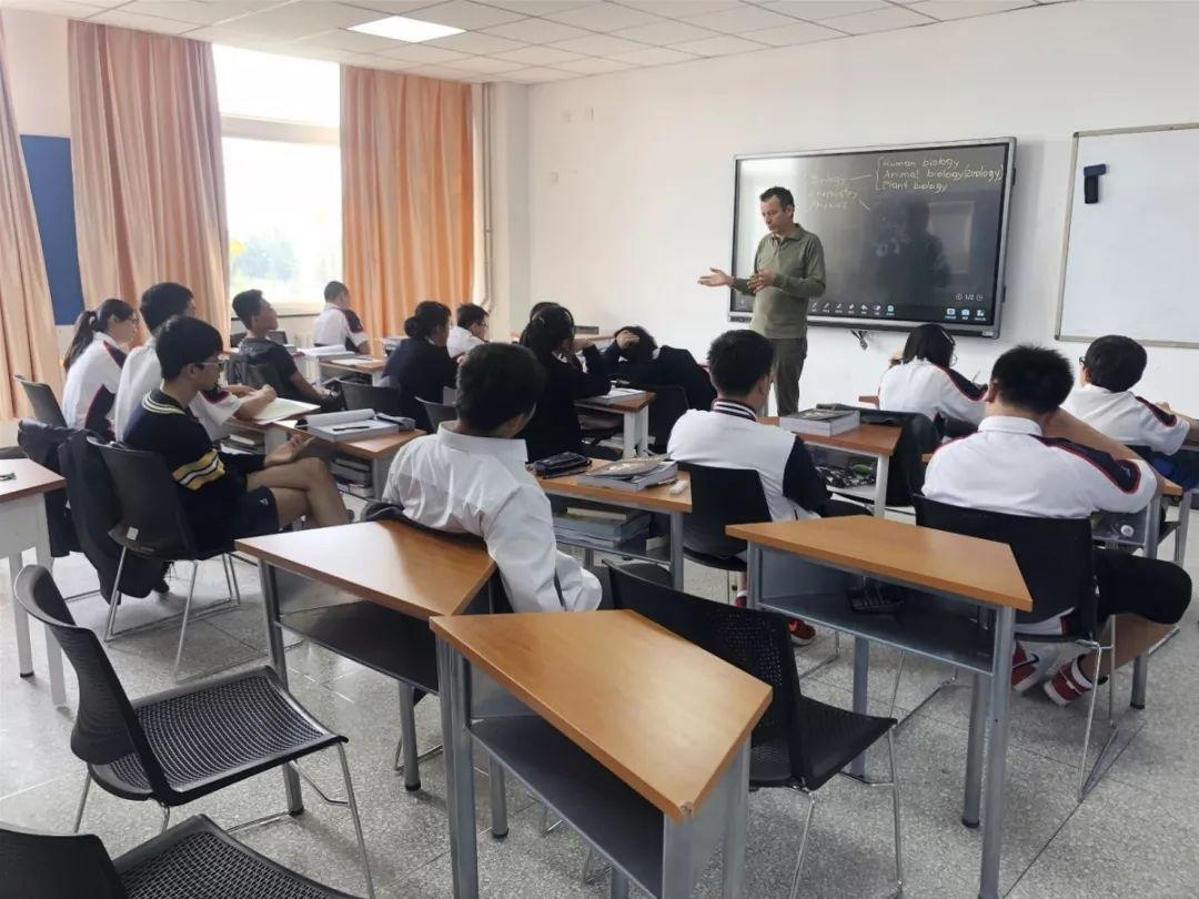 中育贝拉国际高中