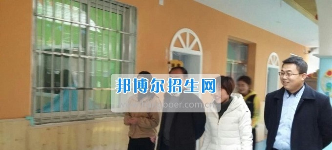 南充师范学校蔡礼儒校长赴高坪、嘉陵参加实习就业基地挂牌并看望实习生