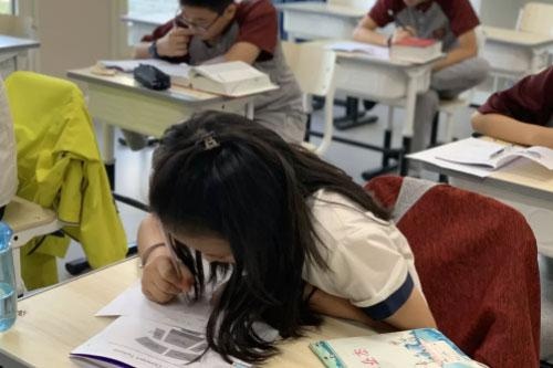 北京明诚外国语学校