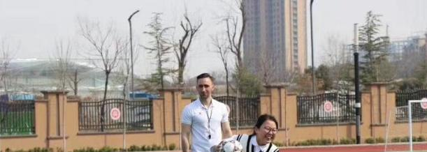 爱博伦国际公学初中部网站