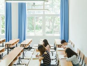 课程采用全程PPT