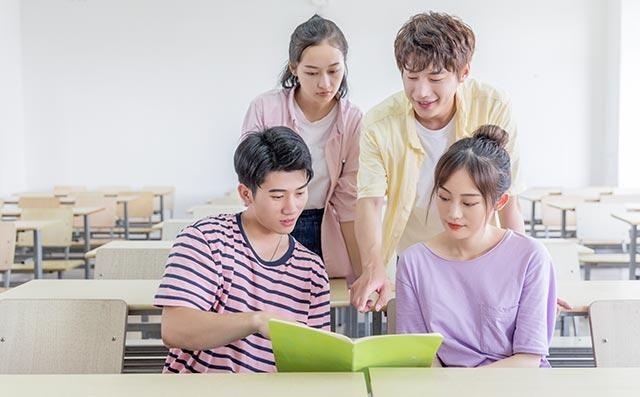 如何看电影学英语