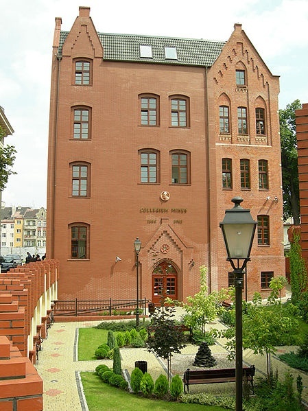 奥波莱大学