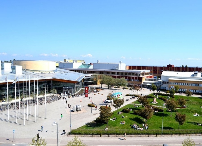 卡尔斯塔德大学