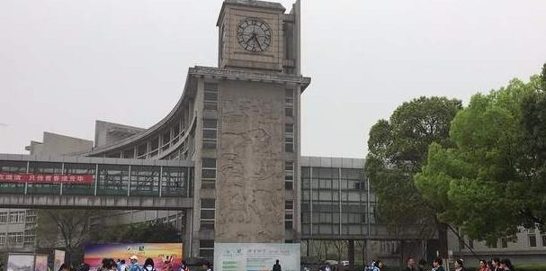 校门2