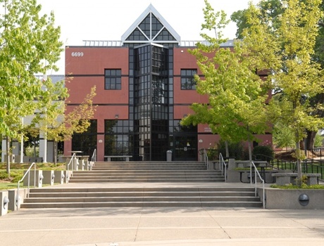 福尔瑟姆湖学院