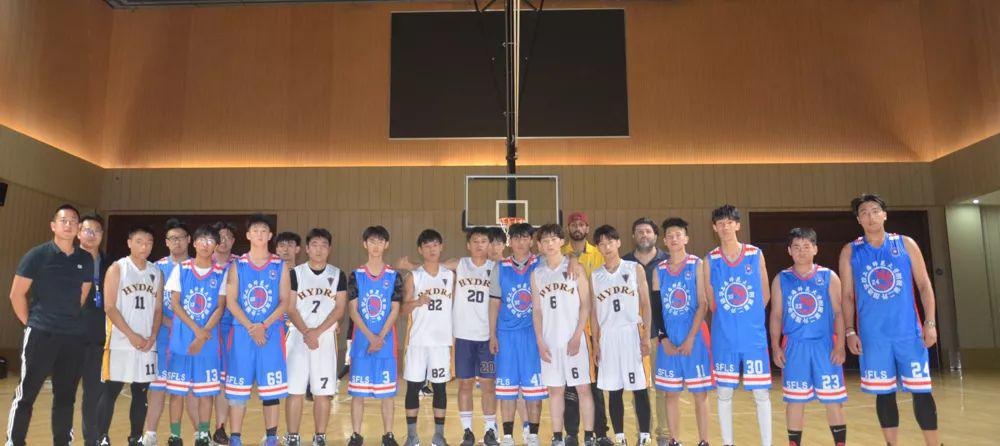 篮球队员合影.jpg