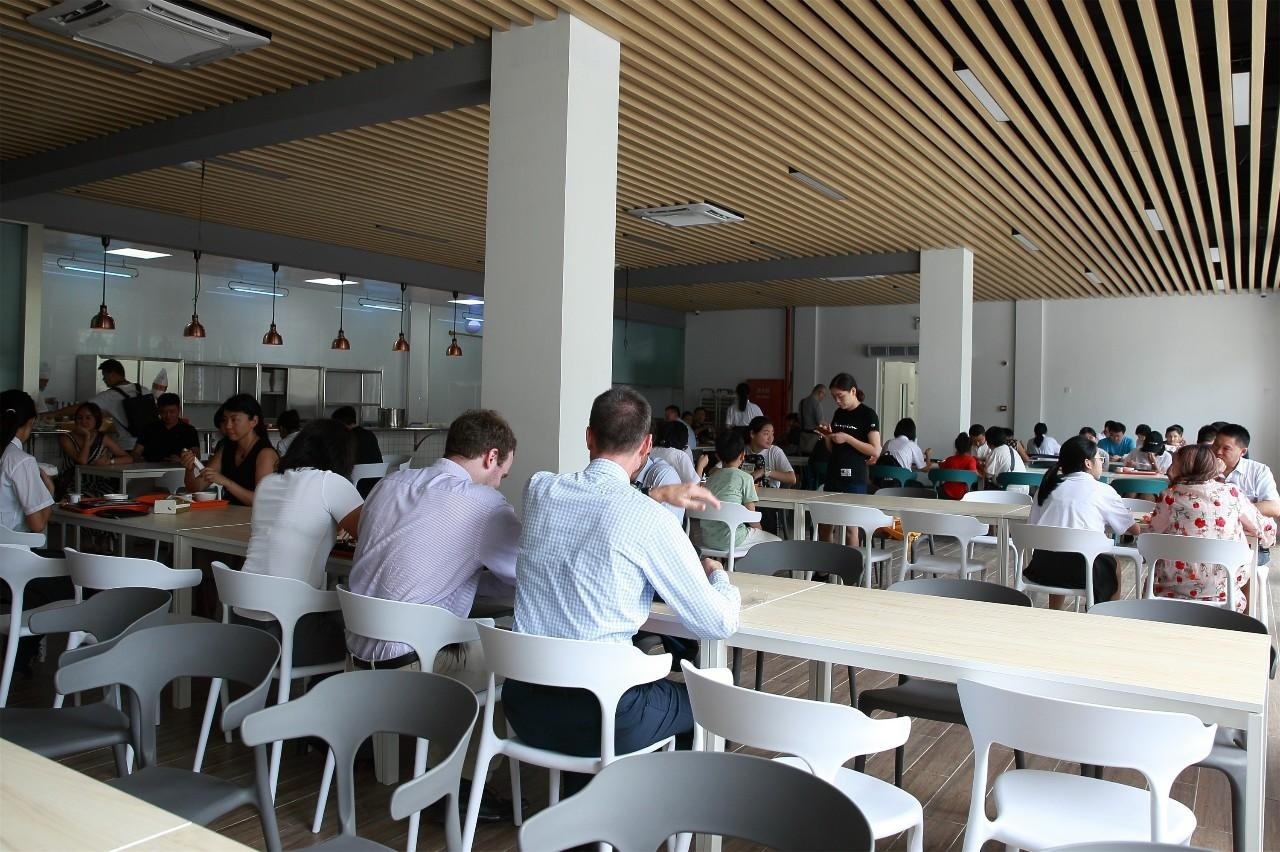 学校食堂.jpg