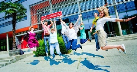 約阿內(nèi)高等專業(yè)學(xué)院