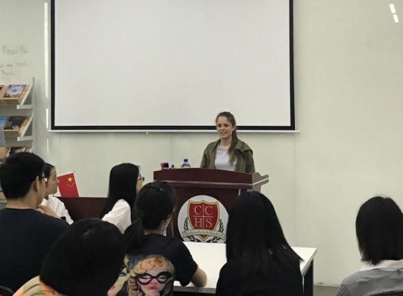 美国蓝带汇点高中法国交换生欢送仪式.jpg