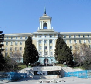 瓦尔纳高等海军学校