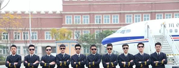 十名就业到春秋航空的成都航空旅游职业学校学子回母校进行新乘培训