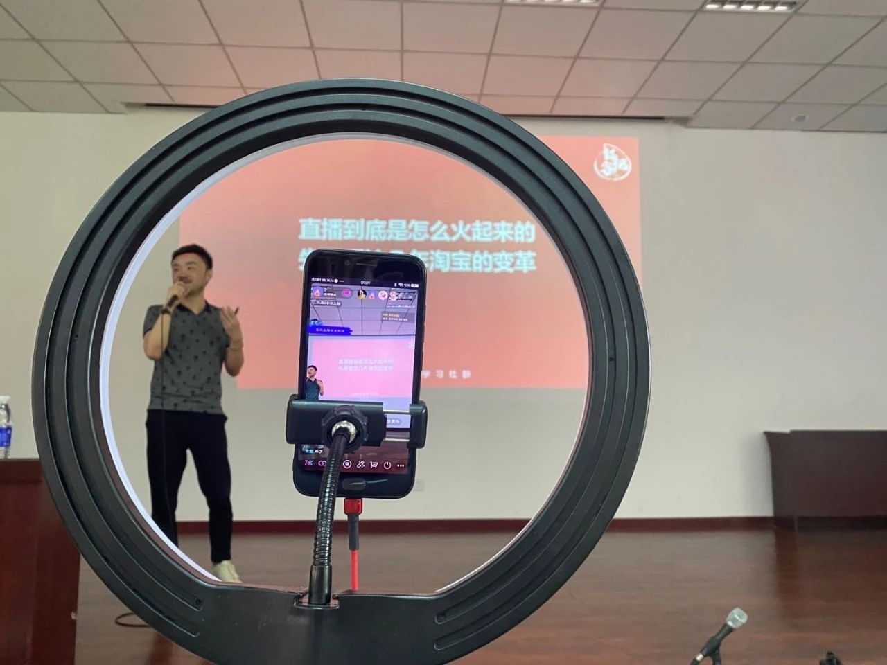 淘宝主播学什么