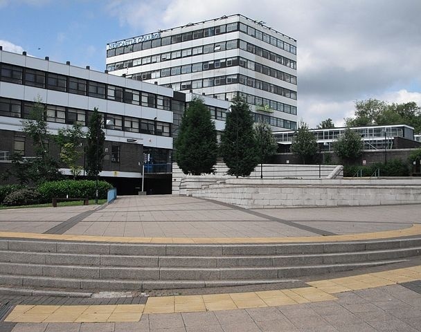 纽卡斯尔学院