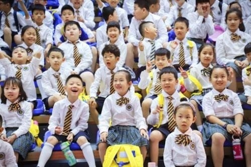 新府学外国语学校