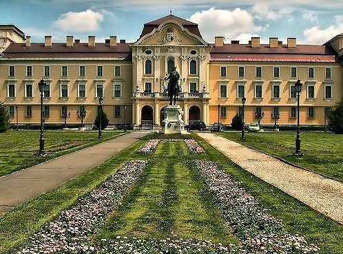 圣伊斯特万大学