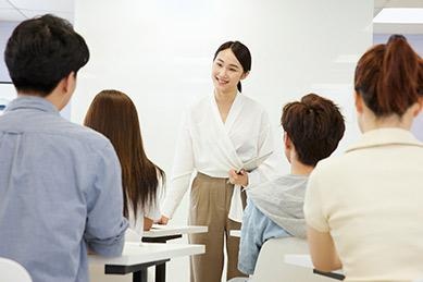 全程老师面授主讲，从报名到复试结束。