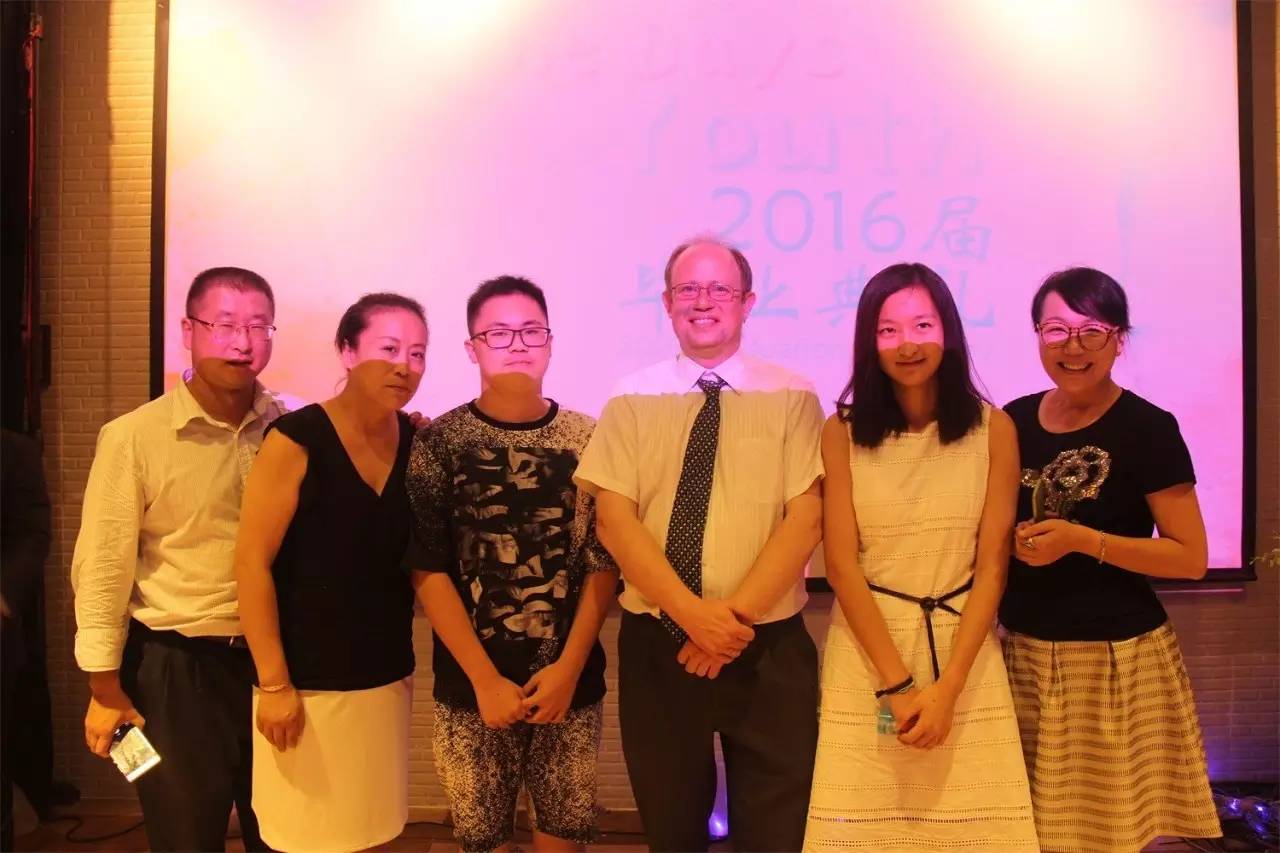   镜头下：常青藤国际高中A2班的毕业典礼
