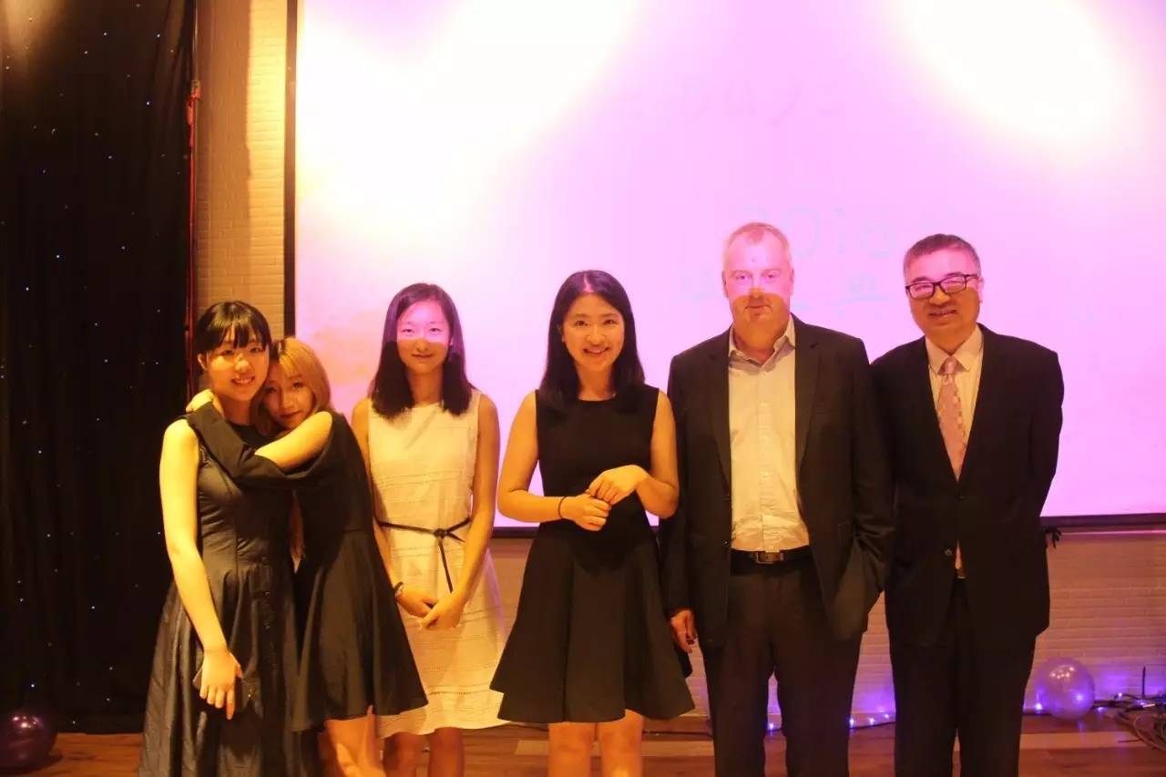   镜头下：常青藤国际高中A2班的毕业典礼