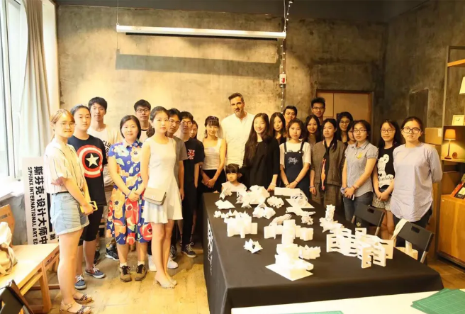   青苗艺术爬藤项目：精准目标，一击即中 BIBS Art Vine Project