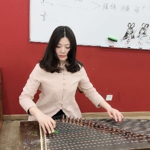 南京新鸿书院:古筝老师  成老师