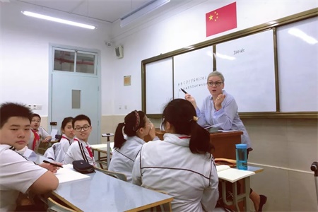 上外实验学校德语班正式开课啦！|洪悦