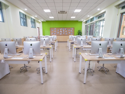 学校电脑房