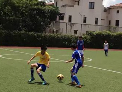 曦城协同踢足球