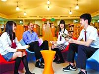 上海师范大学附属第二外国语学校学费一年多少？