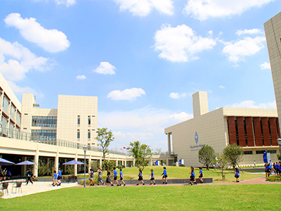 威雅公学中心花园