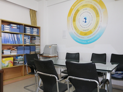 深圳东方英文书院2018年各阶段学费是多少？