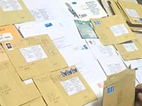 英国前首相布莱尔、球星C罗、圣诞老人…成都18岁小信虫收到81封世界来信