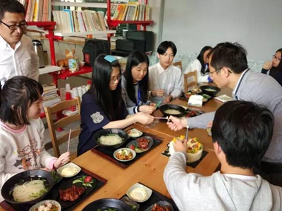 学生老师共度生日
